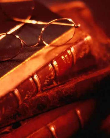 Creación, modificación y actualización de documentos legales.